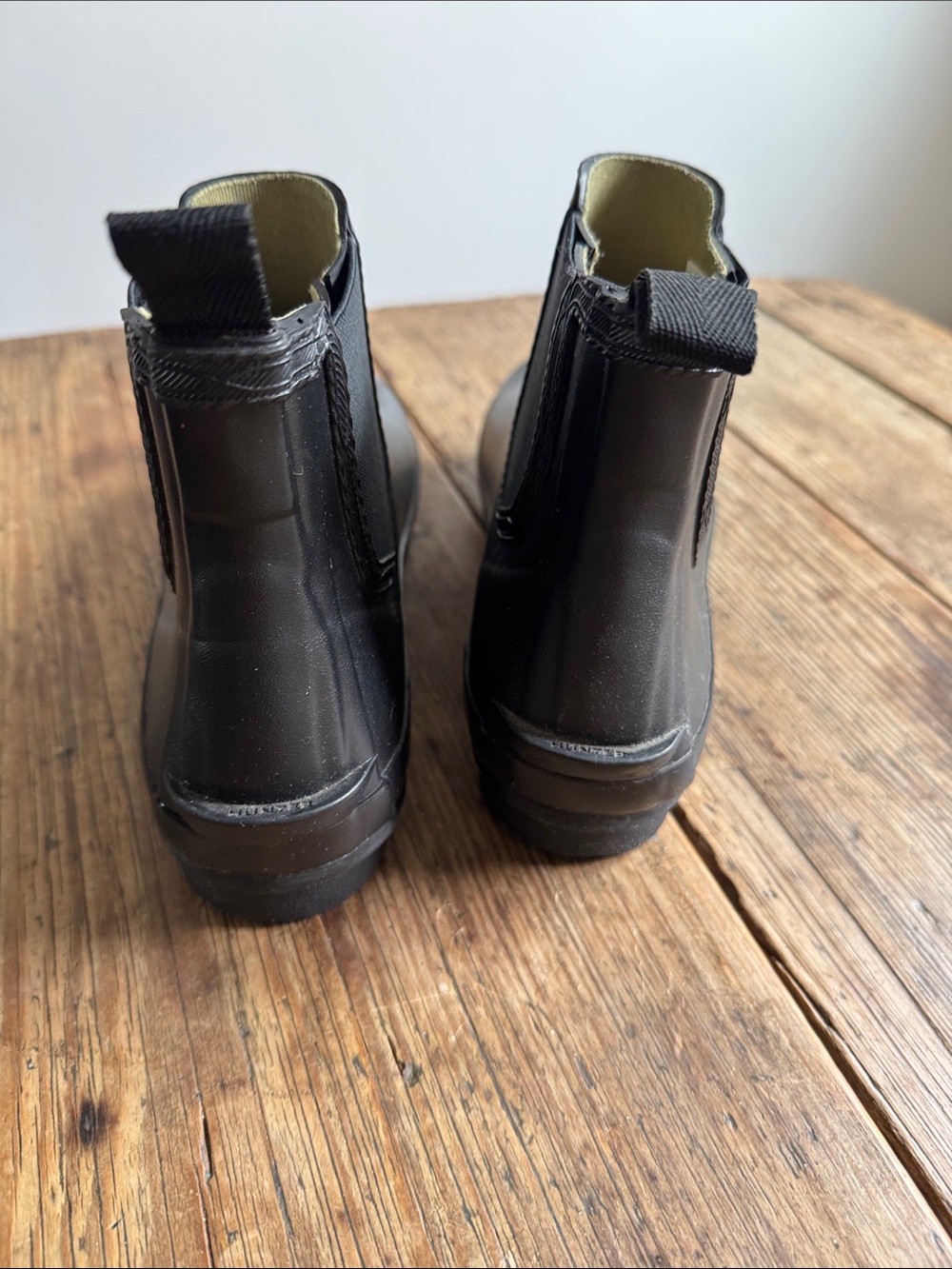 Hunter Black Chelsea Rain Boots with Cream Logo - Picture 4 of 4